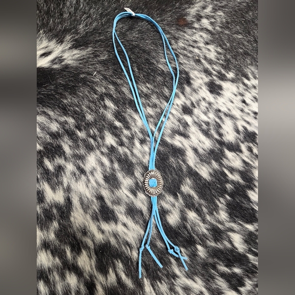 NWT Western Concho Bolo tie necklace Turquoise teal Leather - Picture 3 of 4